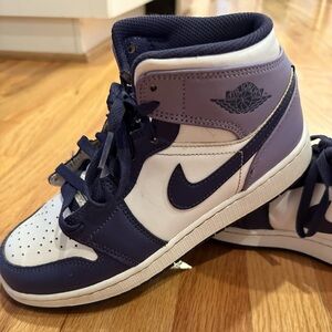 Kids size 6 purple Jordans. Excellent condition.